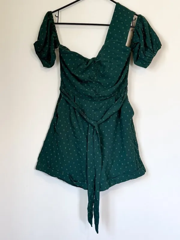 NWT Cupshe One-Shoulder Green Romper With Puff Sleeves & Tie Waist - Size: Small - Image 2