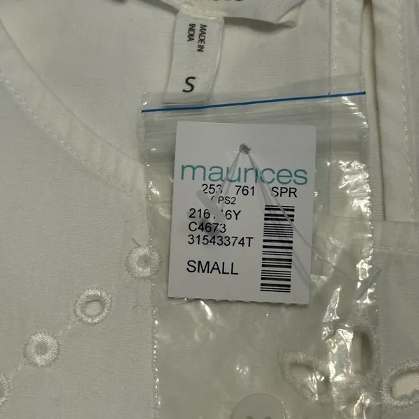 Maurices White Eyelet 100% Cotton Blouse size Small NWT - Image 7