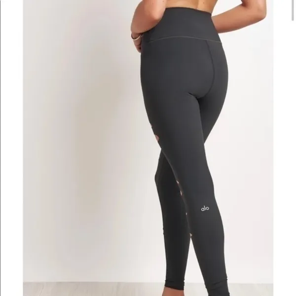 Alo Yoga High Waist Ripped Warrior Legging - Image 4