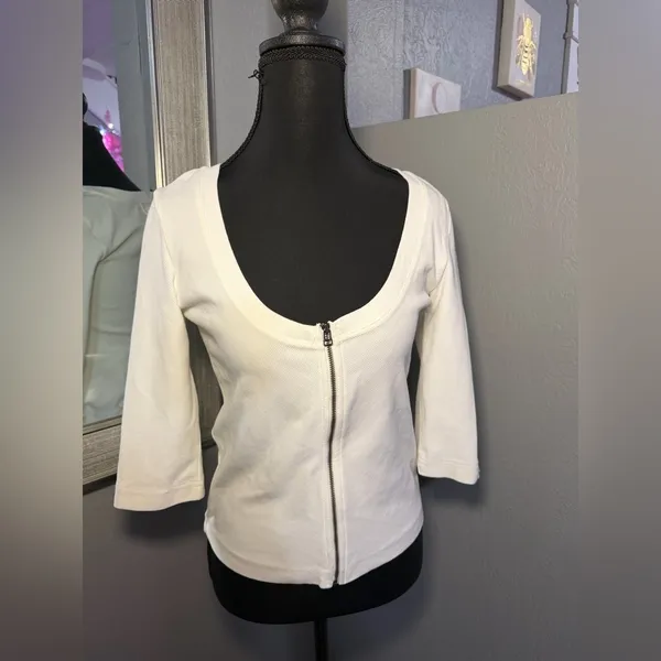 Maeve x Anthropologie White Zip Front Scoop Neck Top Size Medium. - Image 3