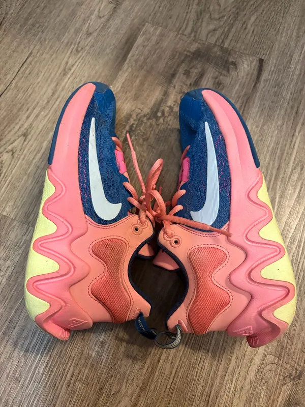 Boys Nike tennis shoes - Image 2