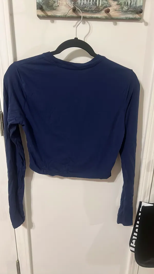 Cropped Nike Long Sleeve Shirt - Image 5