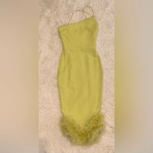NWOT House of CB ‘Alessia’ Lime Feathered Midi Dress sz XS - Image 4