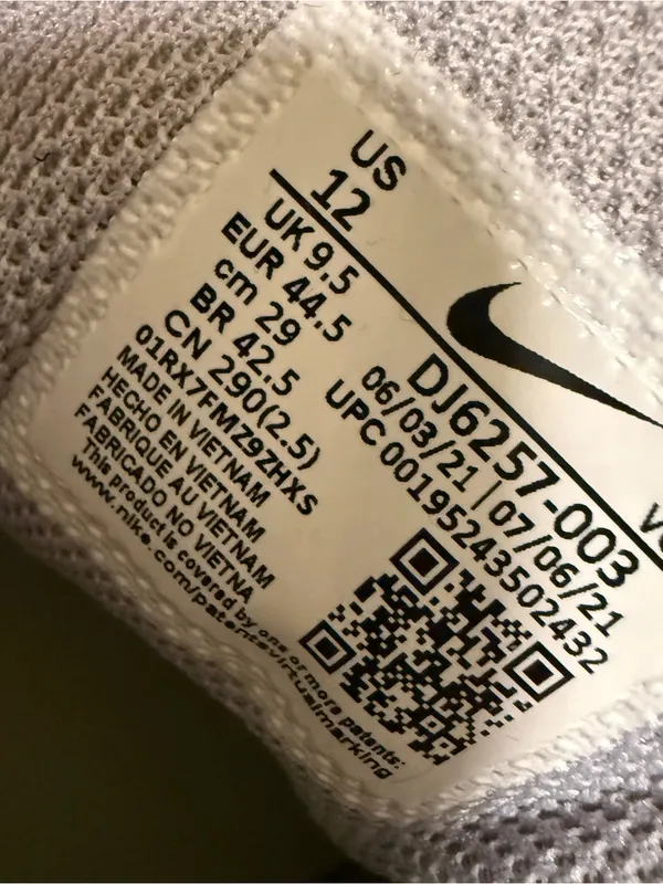 Nike Tanjun Wolf Grey Women’s Sneaker Size US 12 Run Train Exercise Athletic - Image 2