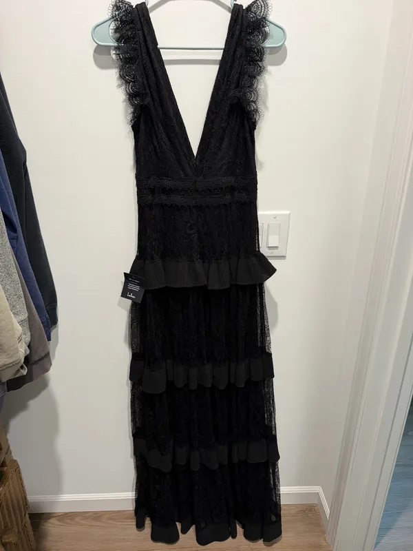 NWT Lulus Lace Tiered Dress  - Image 3