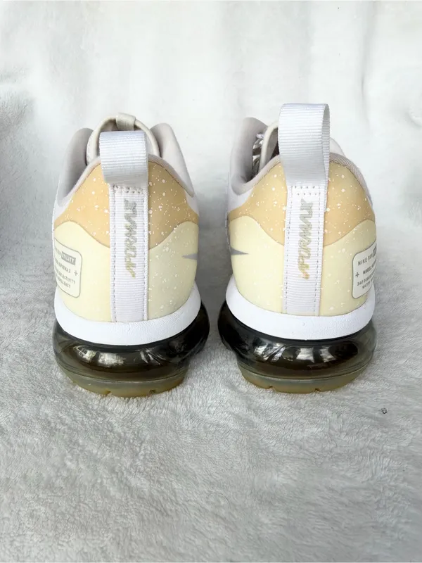 Nike Air Vapormax Run Utility White Silver Shoes AQ8811-100 Women's Size 8 - Image 5