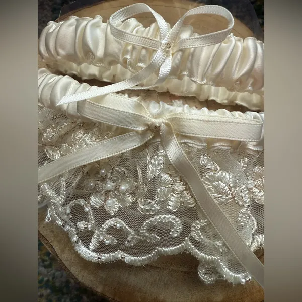 Vintage set sparkle lace bridal wedding leg garter - Image 2