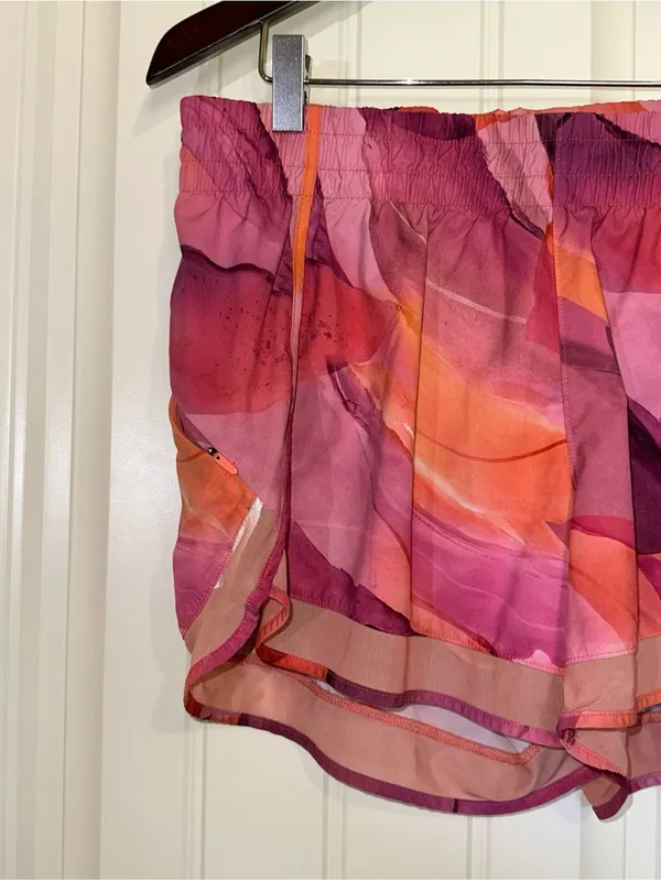 Athleta Printed Mesh Racer Run Short 4" M - Image 2