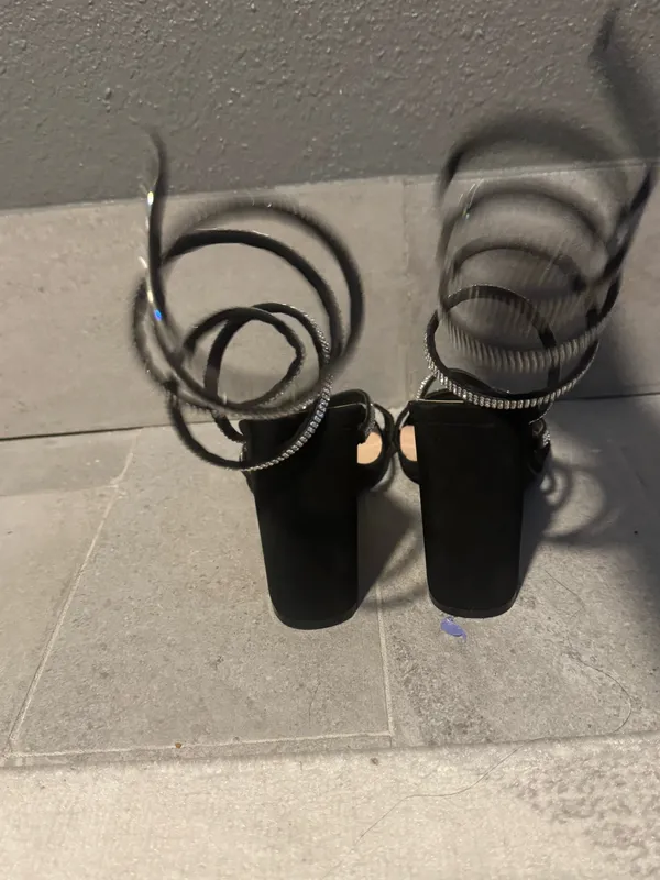 Black heels Size 9 - Image 2
