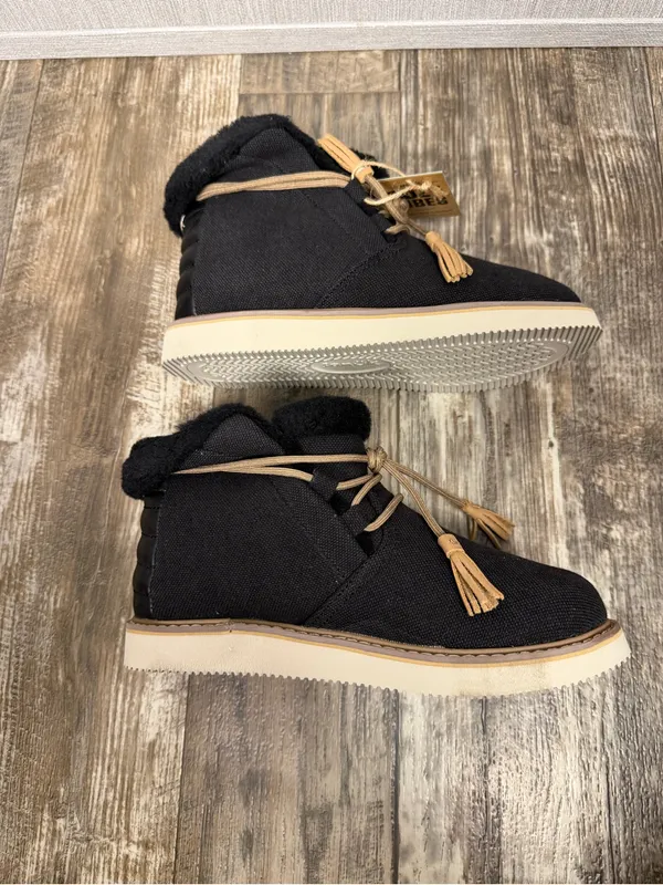 Sanuk Black Ankle Boot with Brown Laces and Trim Size 7 - Image 13