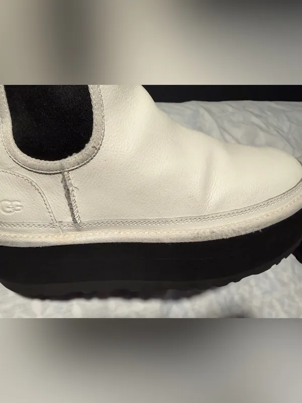 UGG White Leather Platform Chelsea Boots with Black Elastic size 8 - Image 8