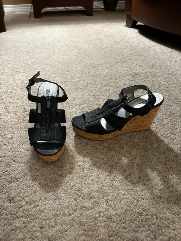 White Mountain Black wedges - Image 2