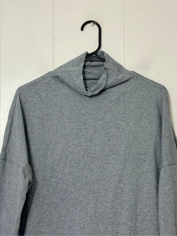 Vuori Cleo Mock Neck Sweatshirt Gray Pullover Relaxed Lounge Athleisure Size S - Image 2