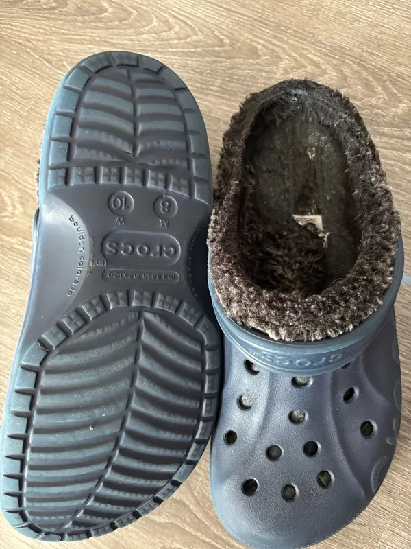 Blue Crocs with fur lining men’s Sz. 8 women Sz10 - Image 2