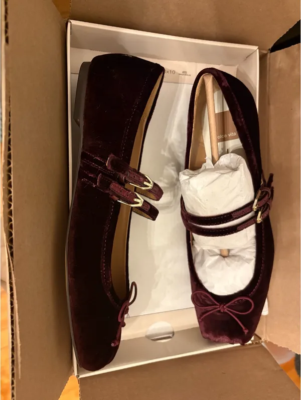 Burgundy Velvet dolce vita Gibsen flats 8.5 - Image 3