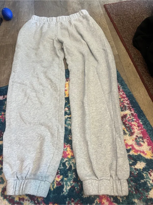 Brandy Melville John galt grey sweatpants - Image 5