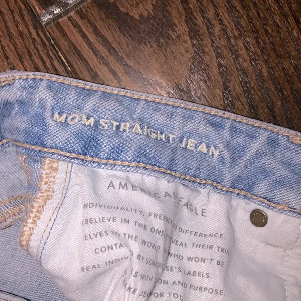 American eagle MOM straight jean shorts distressed size 8 - Image 4
