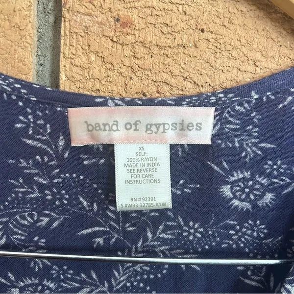 Band of Gypsies V Neck Boho Floral Maxi Dress Size XS Blue & White - Image 2