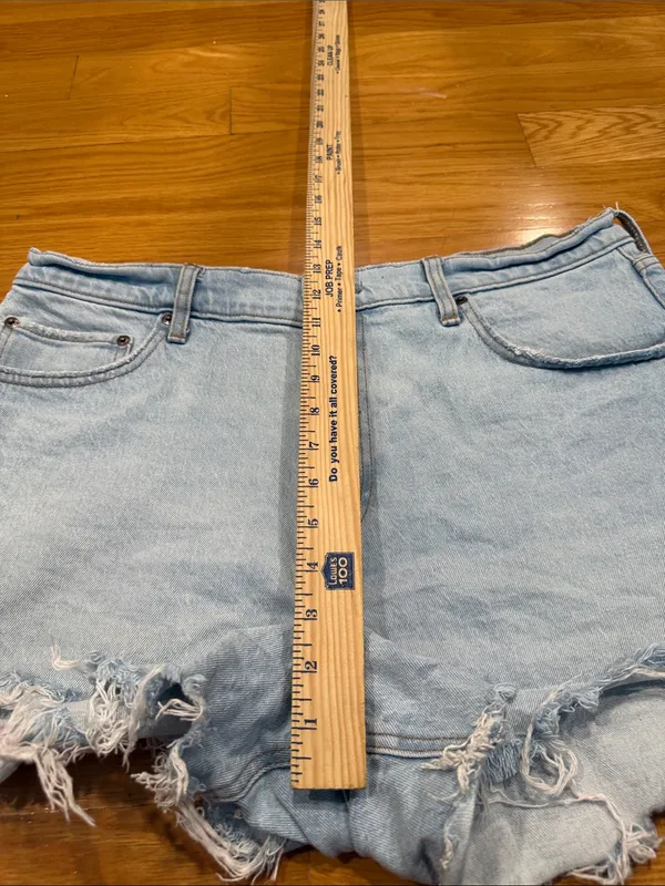 Abercrombie & Fitch the 90s relaxed high rise cutoff jeans shorts size 32 . - Image 4
