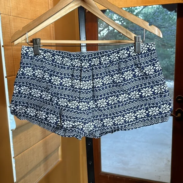 Aerie Blue White Snowflake Pajama Shorts Nordic Fair Isle Lounge Size Medium - Image 8