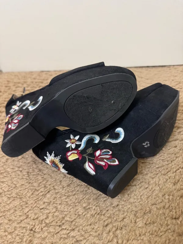 Madden Girl Warner Embroidered Wedge Sandals Size 7 - Image 6