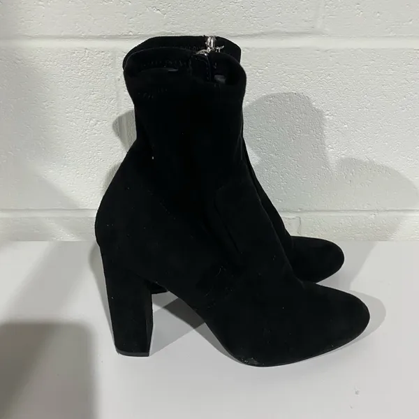 Elegant Black Women's Boots 8.5 - Image 3