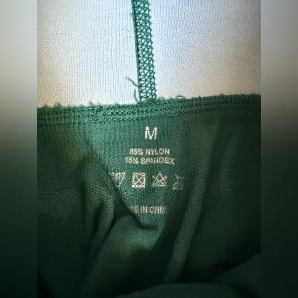 NVGTN Emerald Green Sport Seamless Leggings Size Medium - Image 6