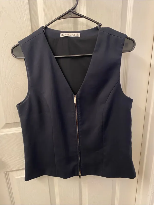 Abercrombie & Fitch Black Sleeveless Zip-Front Vest - Image 6