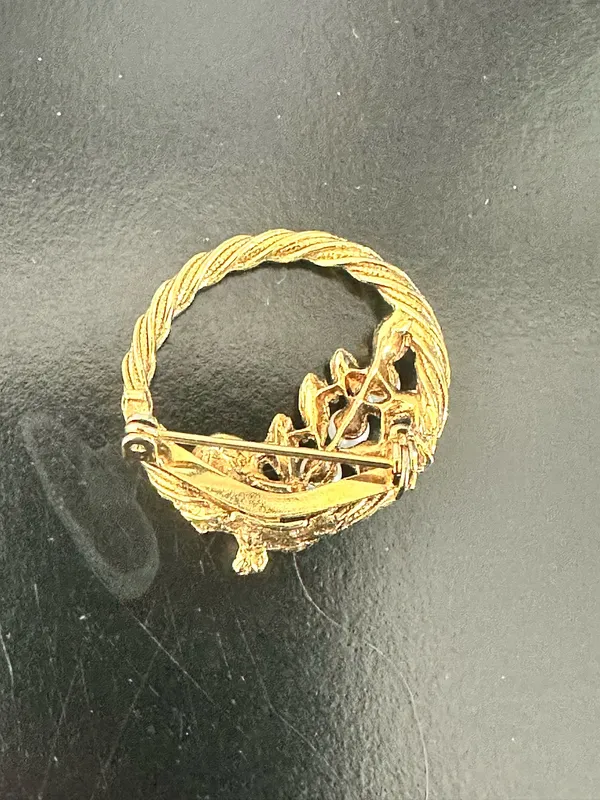 Vintage Gold Tone Brooch with Pearls and Leaves - Image 3