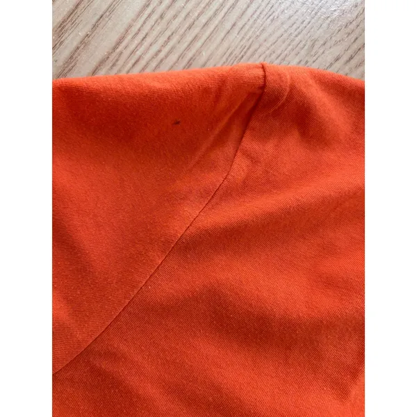 b20 Women's Hooters Girl Worn V-neck T-Shirt Lightweight Cotton Poly size Medium - Image 3