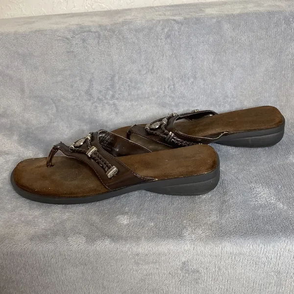 Women’s White Mountain Brown Cezar Silver Medallion Slip-on Sandal Shoes 9 - Image 4