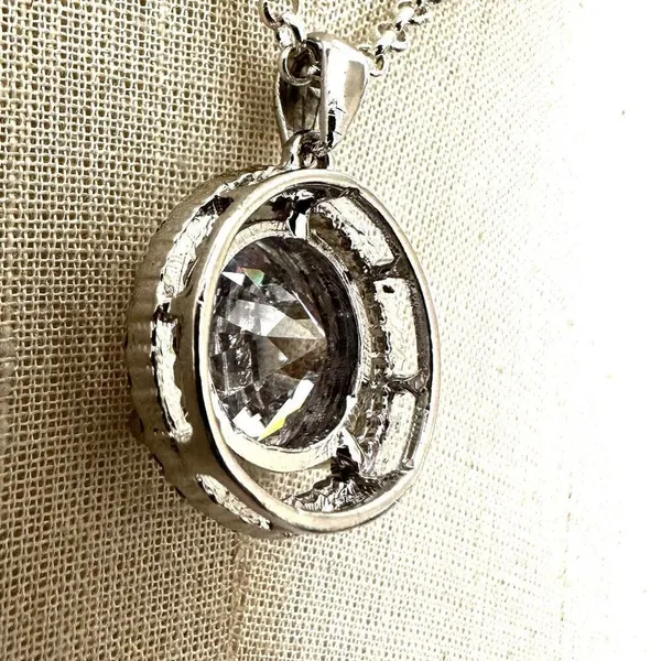Silver tone circle rhinestone pendant necklace - Image 5
