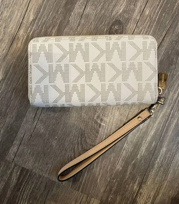 Michael Kors wallet - Image 3