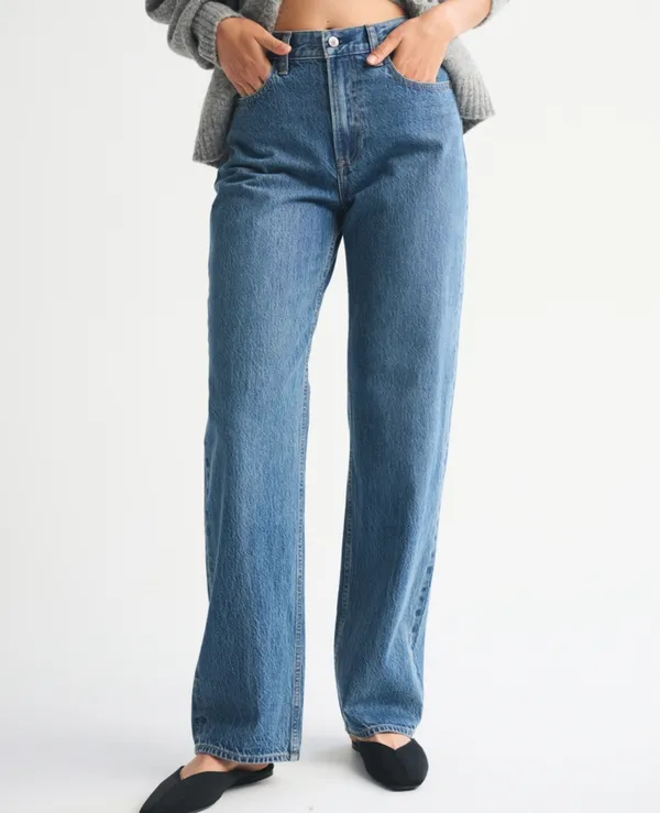 Abercrombie High-Rise Loose Jeans Curve Love - Image 4