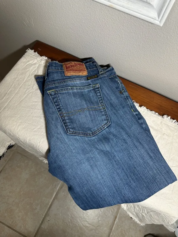 Lucky Brand Classic Blue Women's Straight-Leg Capri Jeans Sz 12 - Image 3