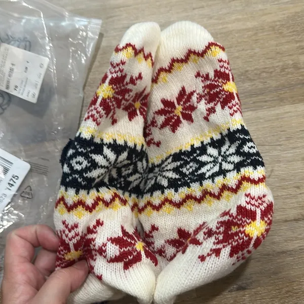 Cozy Knit Womens 7-10 Slipper Socks - Red, Black, White - Image 2