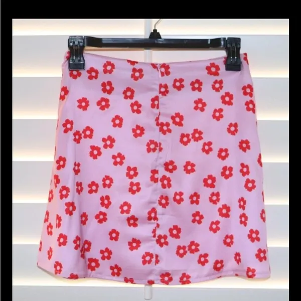 Princess Polly Polly Olton Mini Skirt Pink Red Floral Satin Size 4 - Image 3