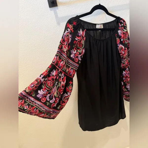 Oso Boho Folk Core Embroidered Bell Sleeve Black Shift Dress M - Image 4