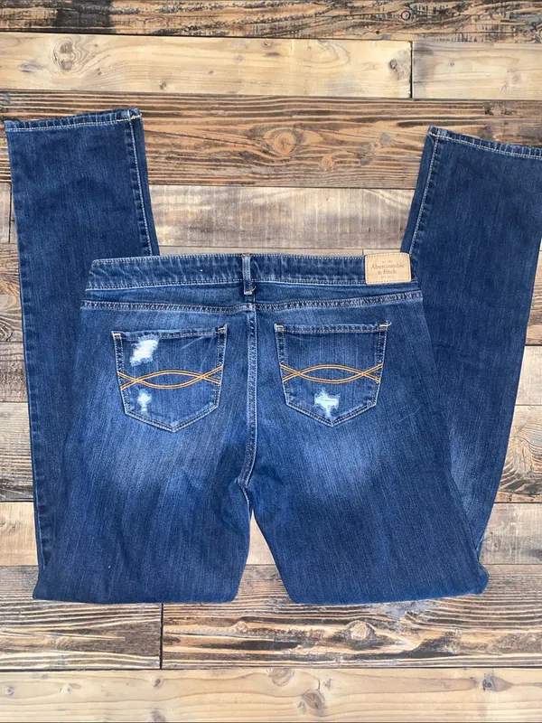 Abercrombie & Fitch Medium Blue Straight-Leg Women’s Jeans - Image 4