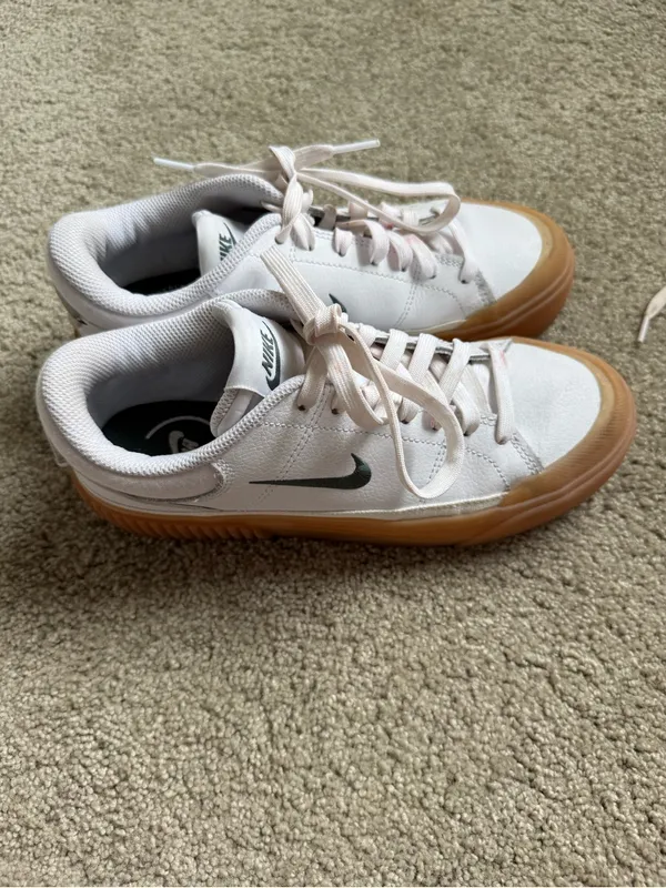 platform Nike White and Gum Low-Top Sneakers with Black Swoosh - Image 4