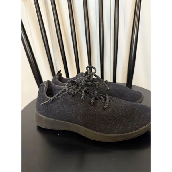 AllBirds black on black classic wool running sneaker size 9 - Image 6