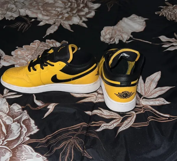 Nike Air Jordan 1 Low Youth 6.5 Black & Yellow(Women’s 8) - Image 2