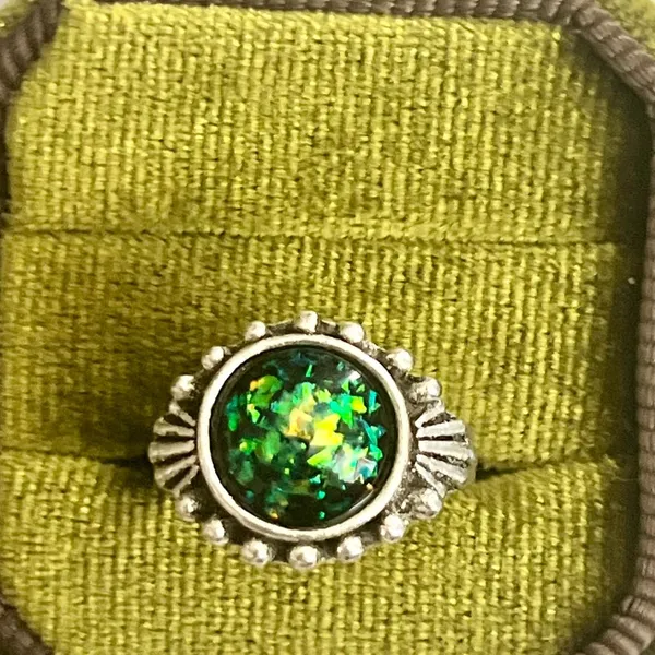 Simulated Green Opal Gemstone Titanium Steel Silver Ring Size 6 - Image 2