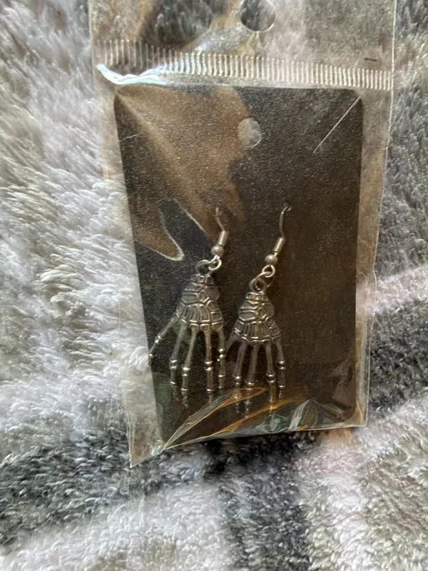 Lot of 3 Pairs Halloween Theme Dangle Earrings: Skeleton, Pumpkin Witch Hat, and - Image 3
