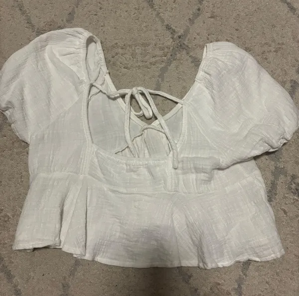 white top Size L - Image 2