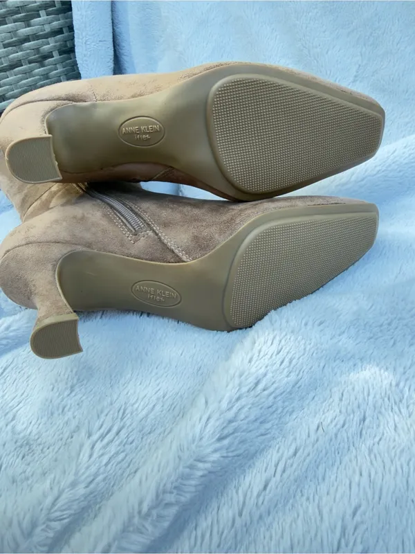 Anne Klein Perfektion Snip Toe Knee High Taupe Boots Heeled Size 6 new in box - Image 10