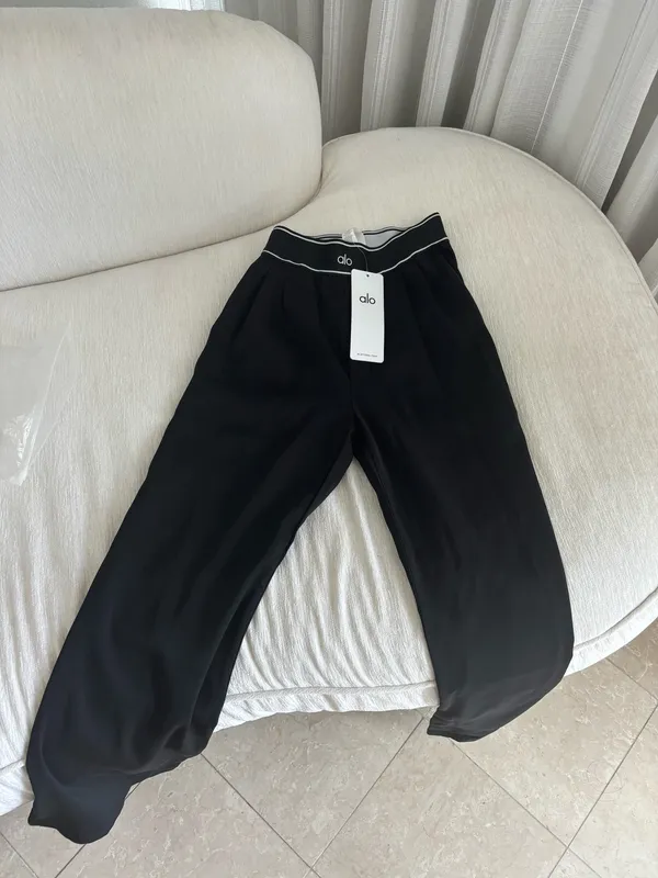 Alo Yoga Trousers - Image 7