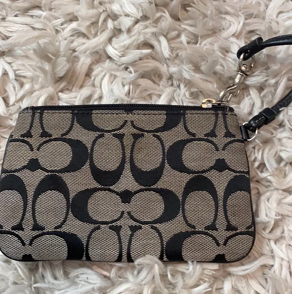 Coach Wristlet - Image 4