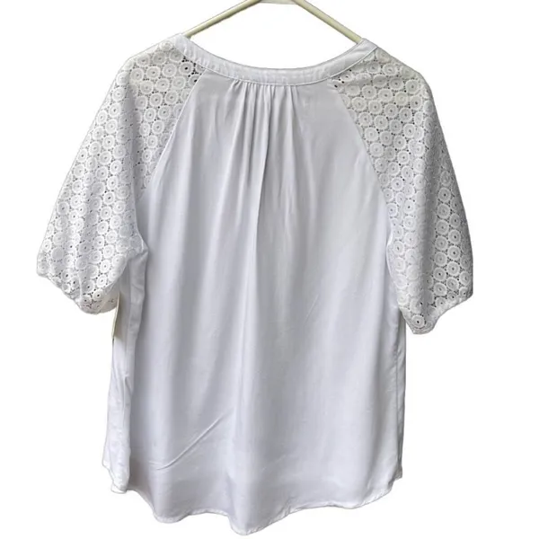 NWT Retrology size L short lace sleeved V neck top in bright white - Image 2