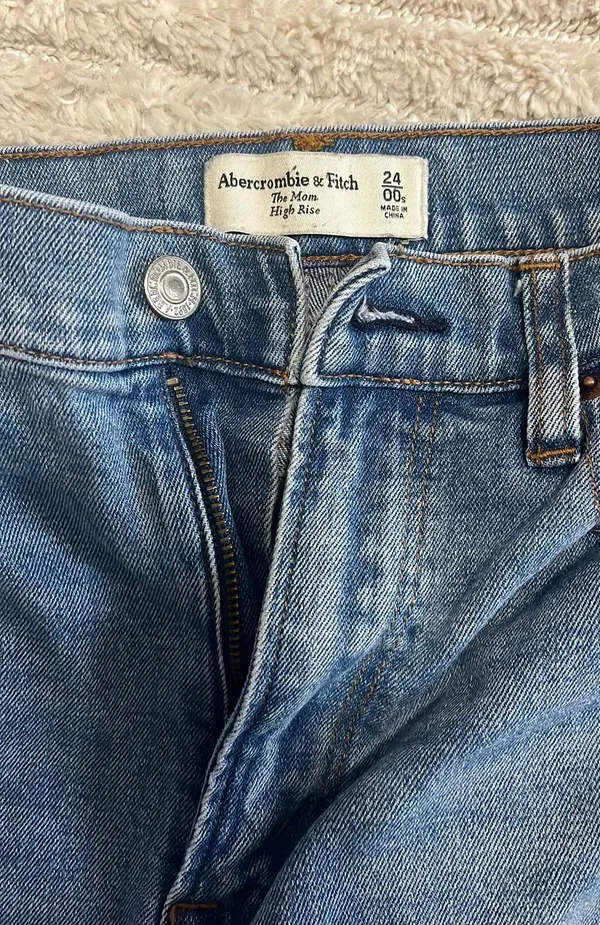Abercrombie Jeans - Image 2